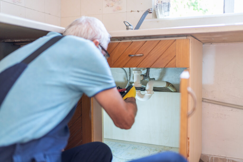How Dishwasher Drain Pulses Force Debris Back Into the Sink When Interior Pipe Walls Are Rough